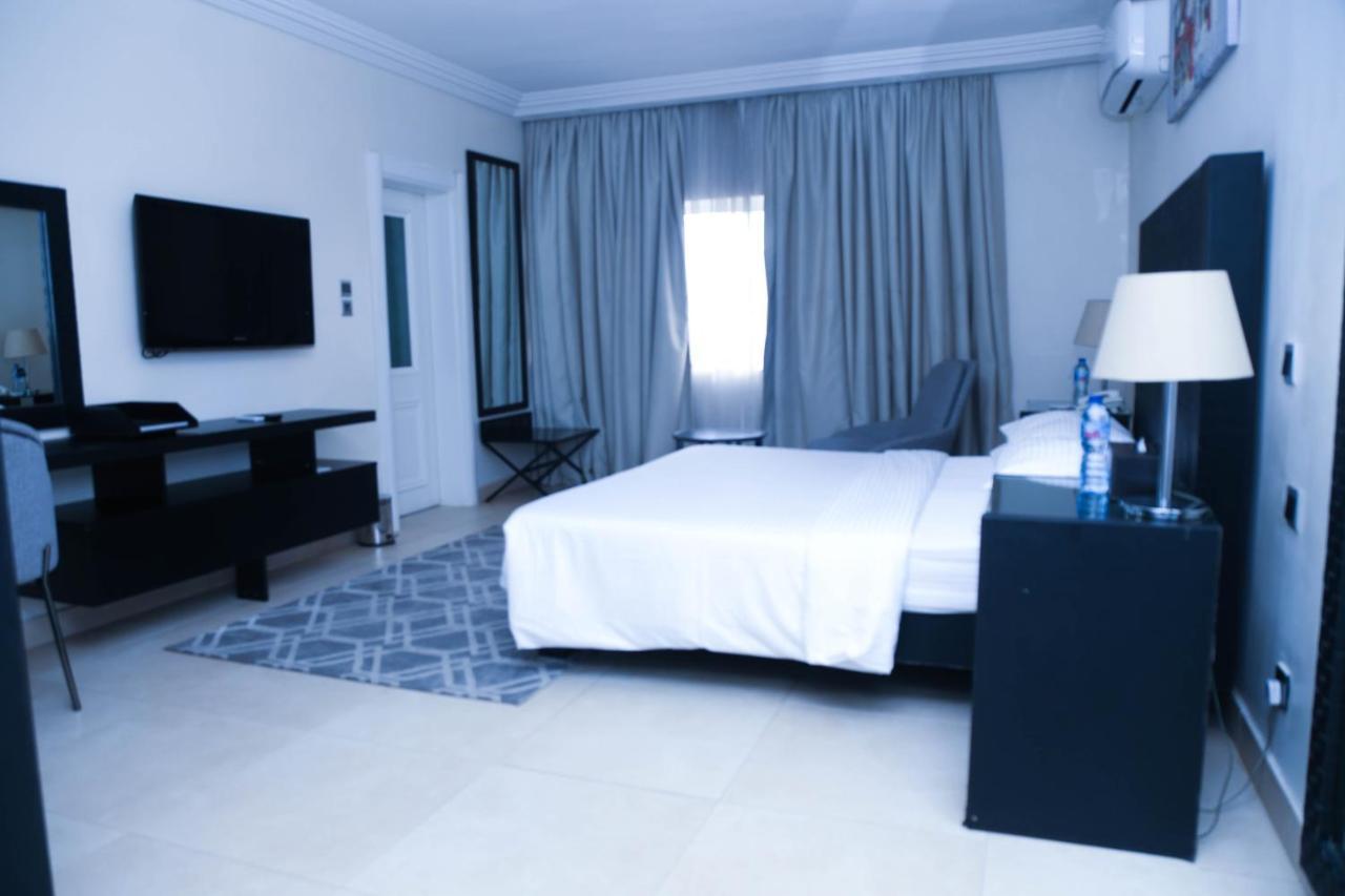 Summerset Continental Hotel Gana Mobushipe Exterior photo