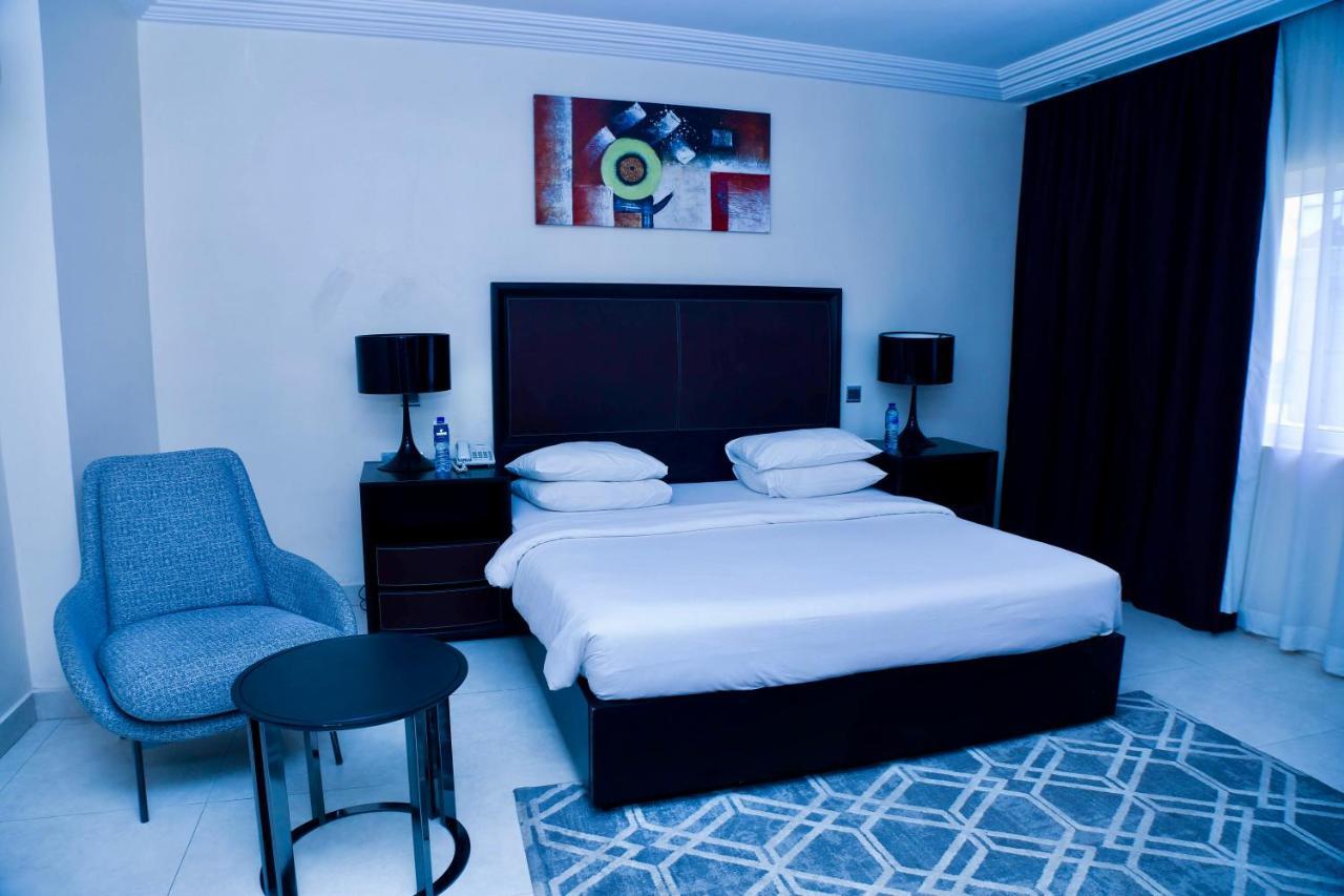 Summerset Continental Hotel Gana Mobushipe Exterior photo